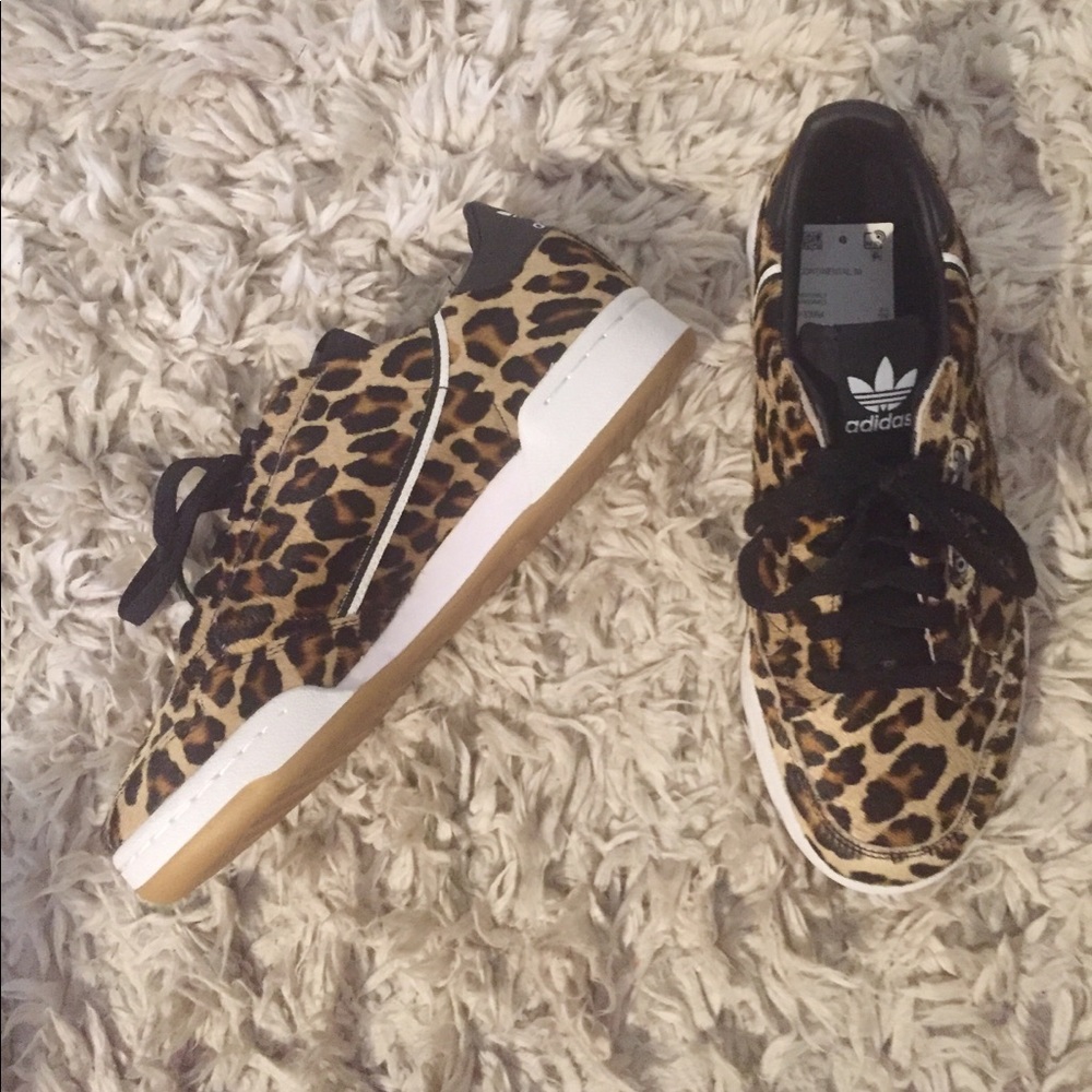 NWT Adidas 💕 sneakers